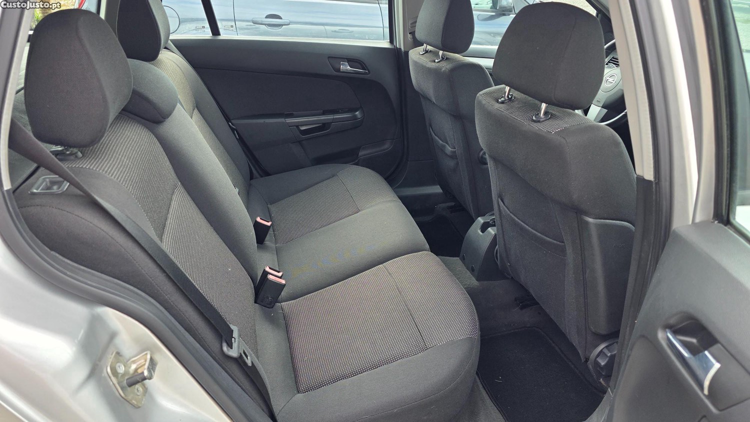 Opel Astra H 1.3 CDTI ECOTEC 90cv — fotografia 4