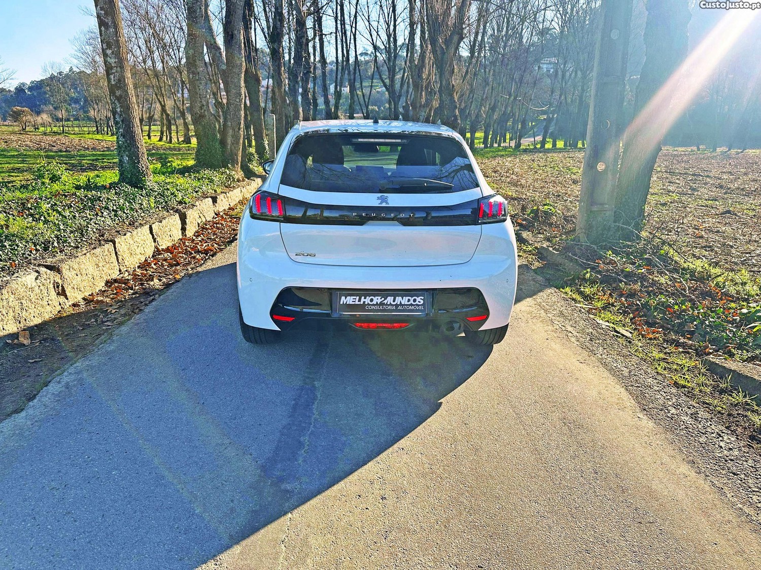 Peugeot 208 1.2 PureTech Allure — fotografia 13