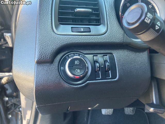 Opel Insignia Sport Tourer 2.0 CDT — fotografia 13