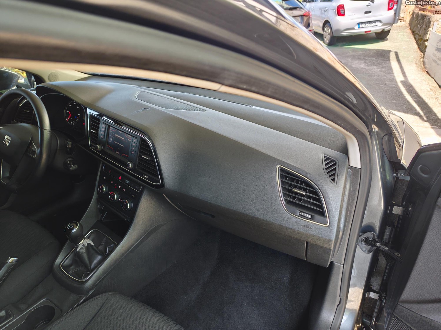 SEAT Leon 1.6 TDI Style — fotografia 13
