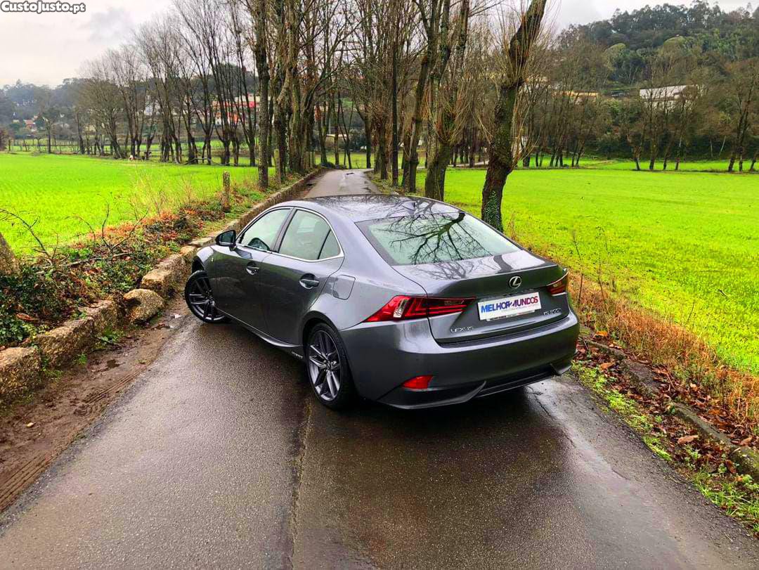 Lexus IS 300 H F Sport - 15 — photo 2