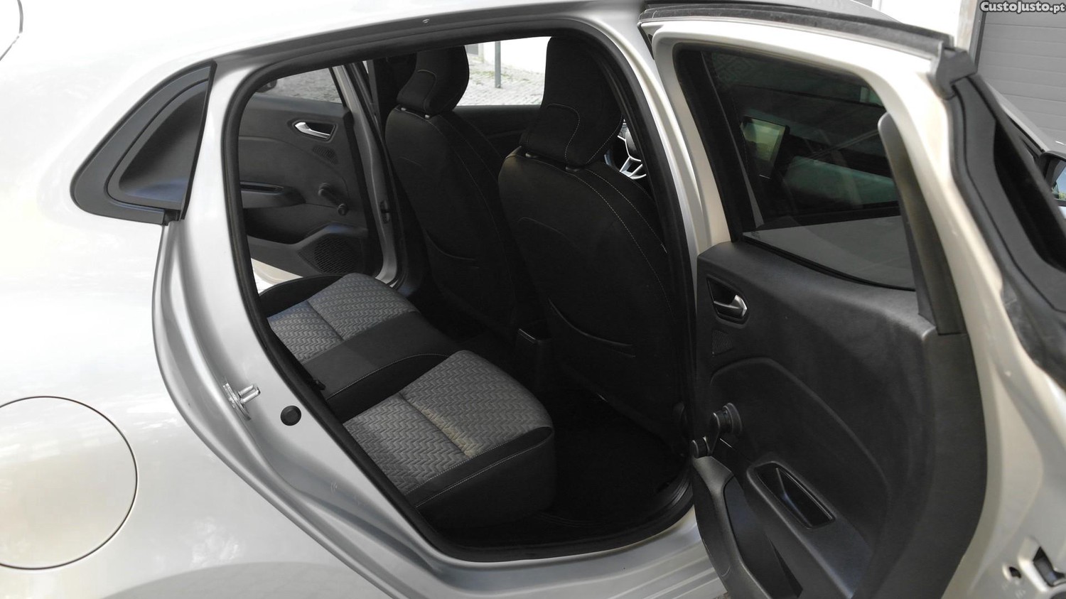 Renault Clio 1.0 TCe Limited — fotografia 8