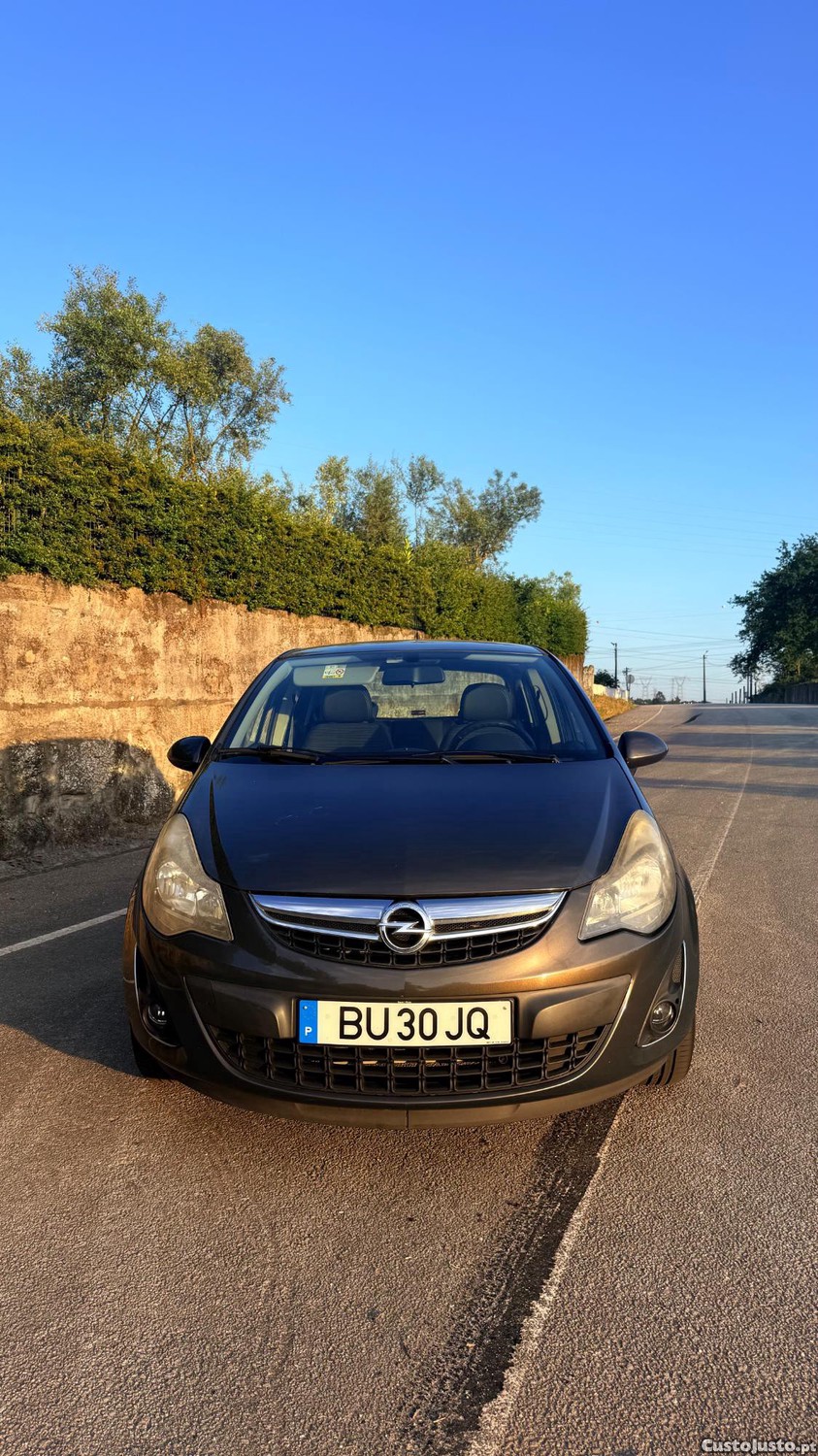 Opel Corsa 1.2 — fotografia 2