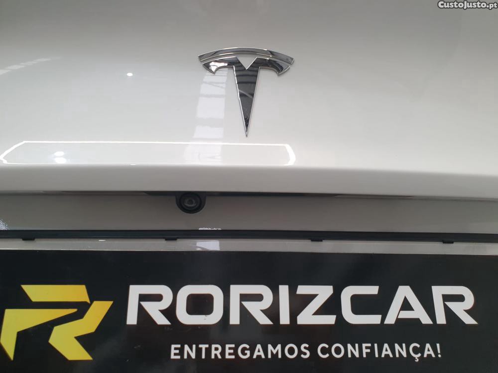 Tesla Model 3 Standard Range Plus — fotografia 15