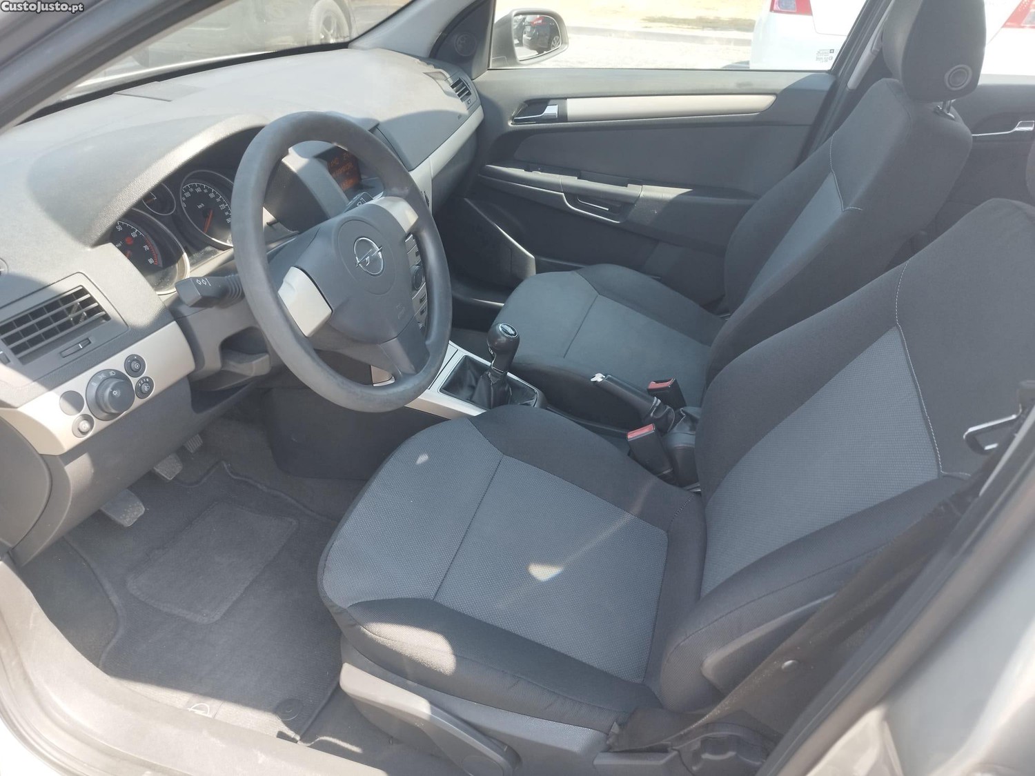 Opel Astra 1.4 Gasolina — fotografia 7