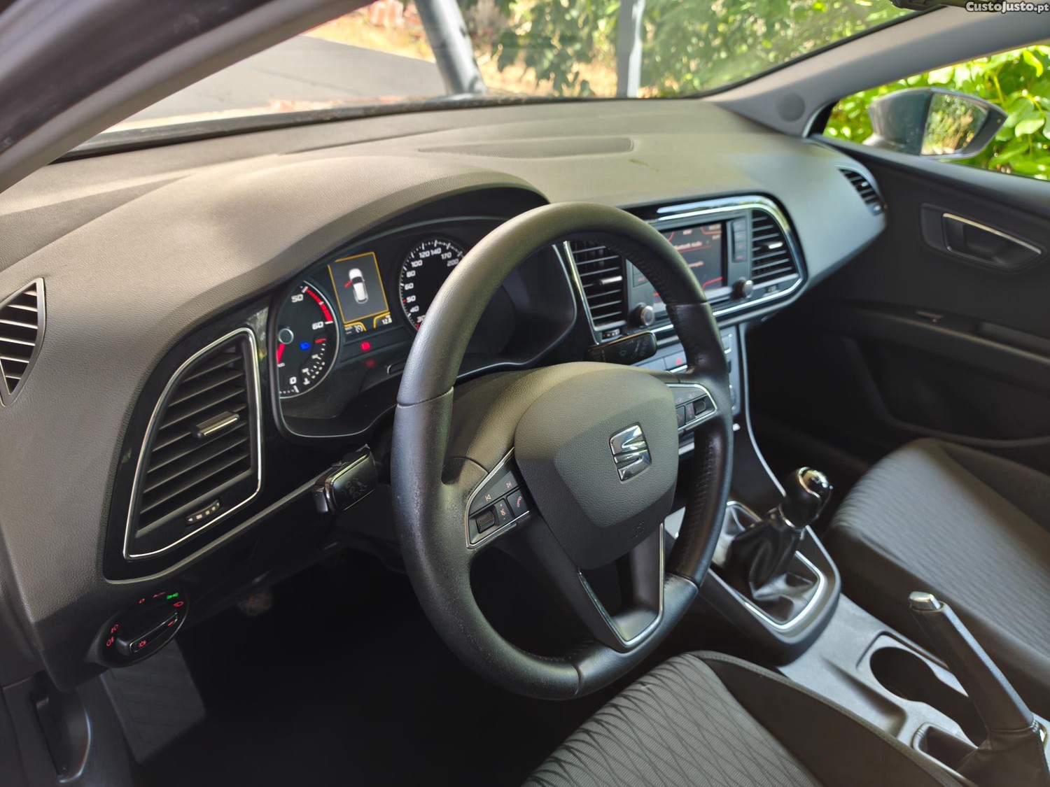 SEAT Leon 1.6 TDI Style — fotografia 8