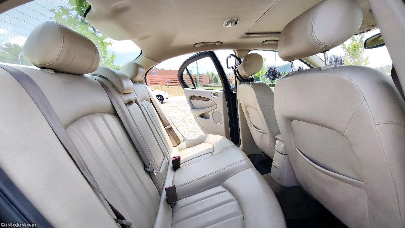 Jaguar X-Type 2.5 V6 AWD — fotografia 3