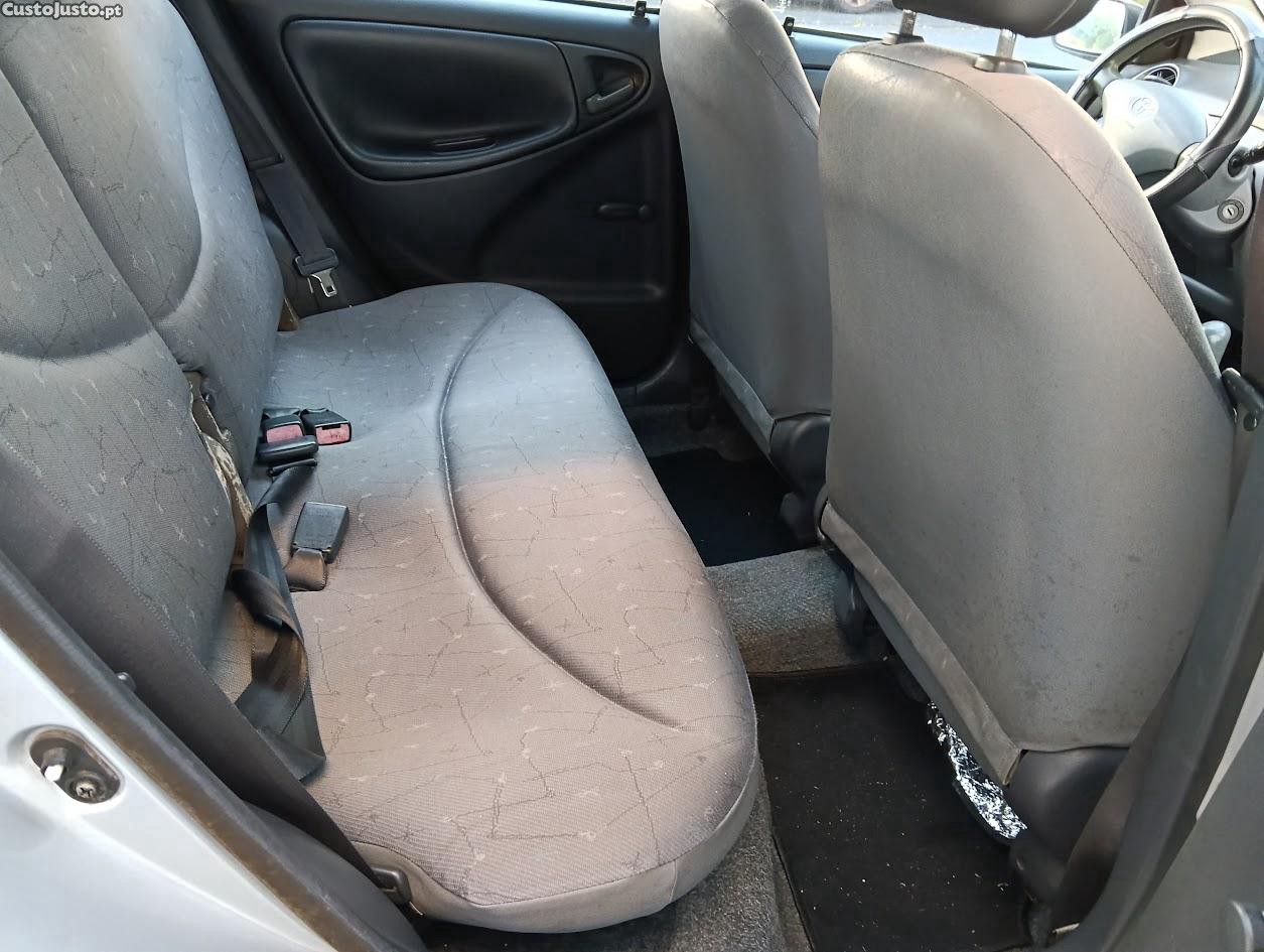 Toyota Yaris VVT-I — fotografia 9
