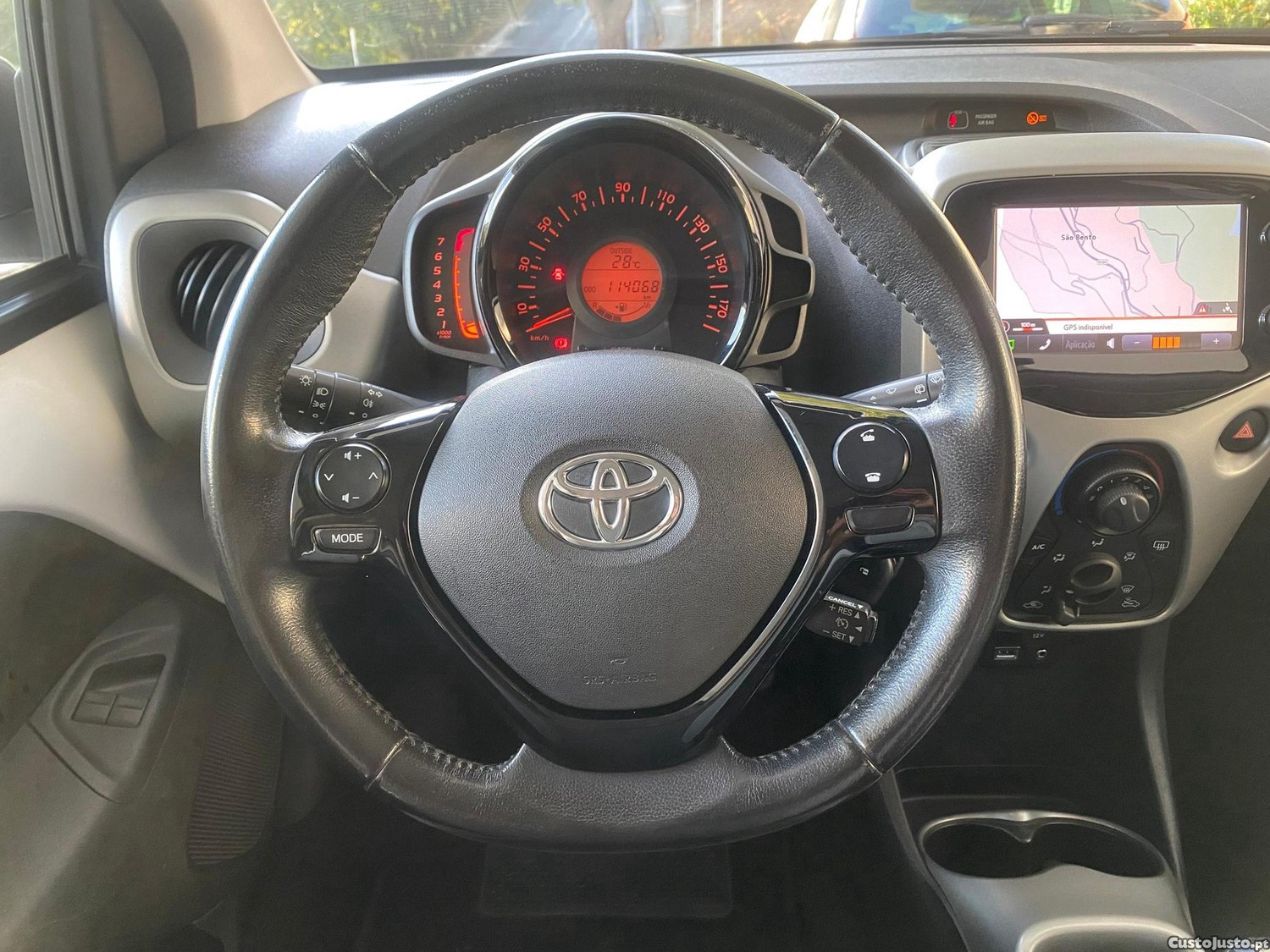 Toyota Aygo 1.0 X-Clusiv — fotografia 4