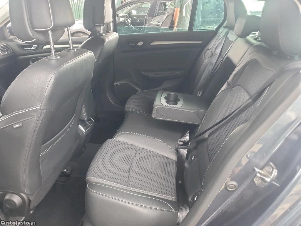 Renault Mégane Sport Tourer 1.5 Blue DCI Bose Edition 115cv — fotografia 17
