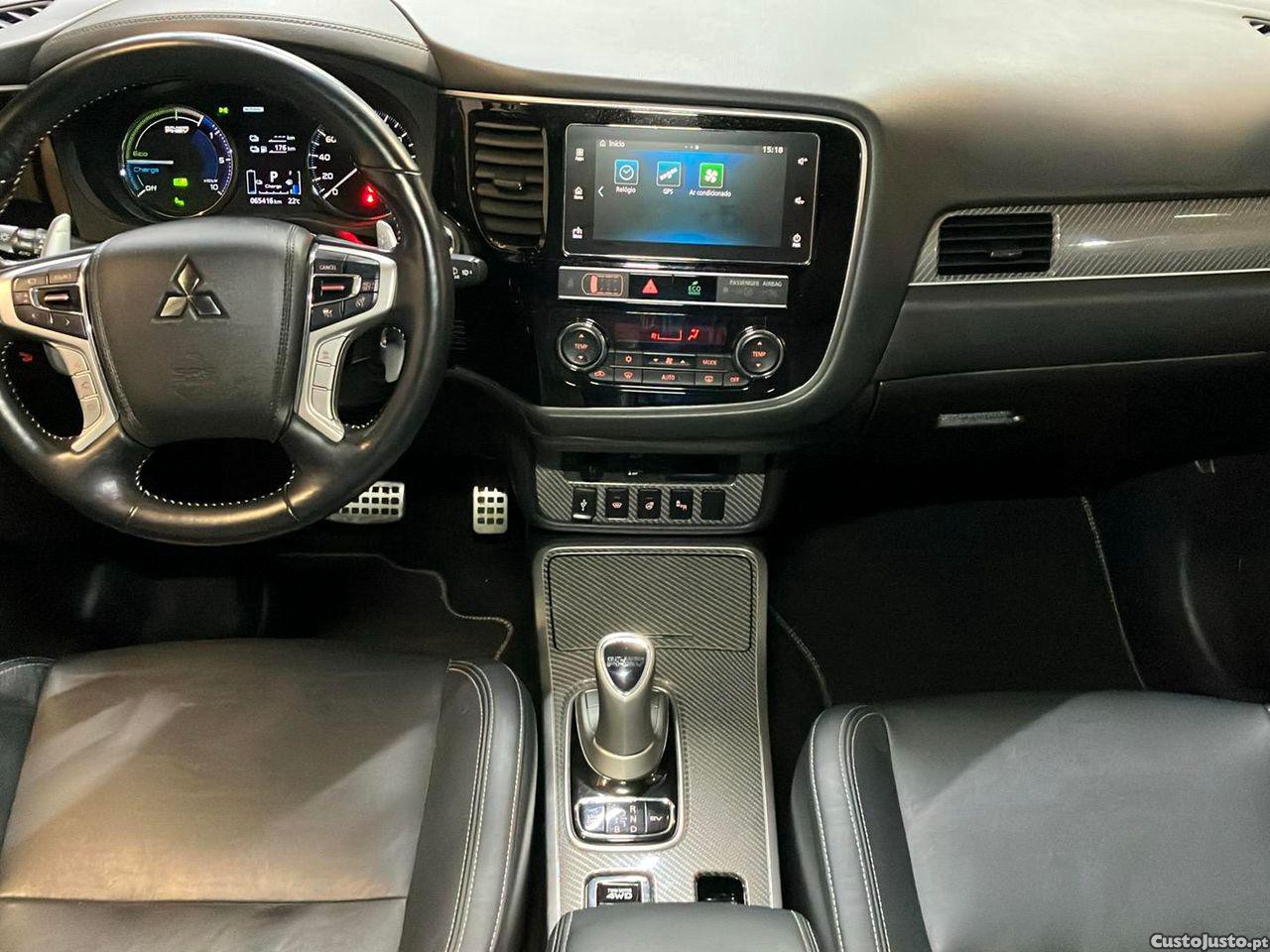 Mitsubishi Outlander 2.4 PHEV Instyle — fotografia 14