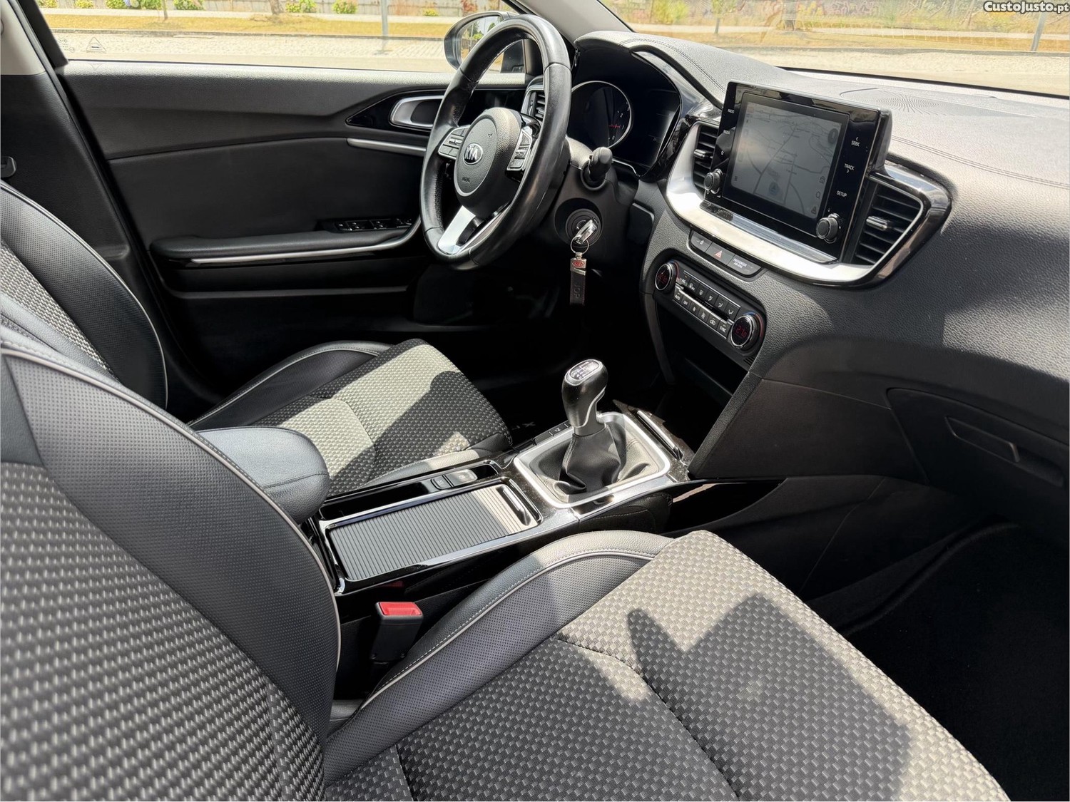 Kia XCeed 1.0 T-GDI 120cv Tech — fotografia 4
