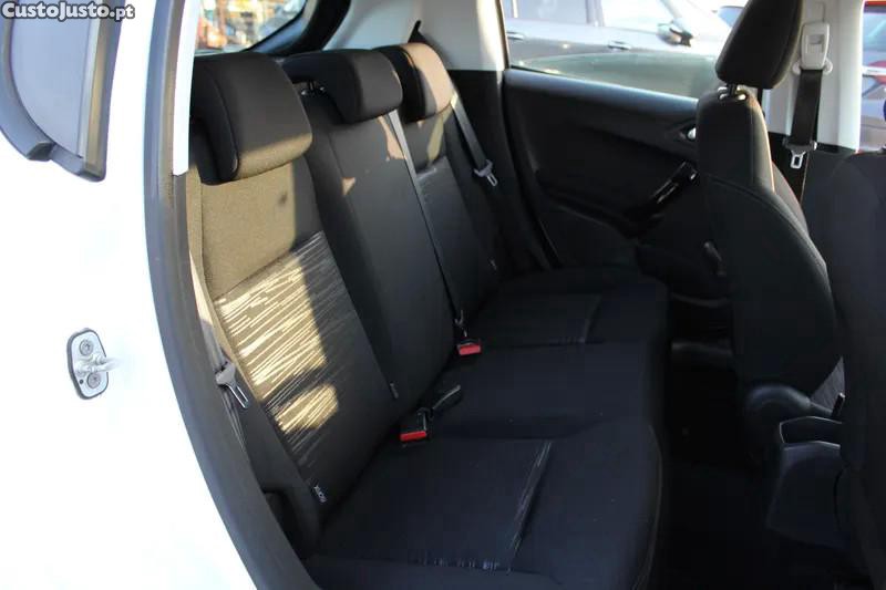 Peugeot 208 1.2 PureTech Access — fotografia 4