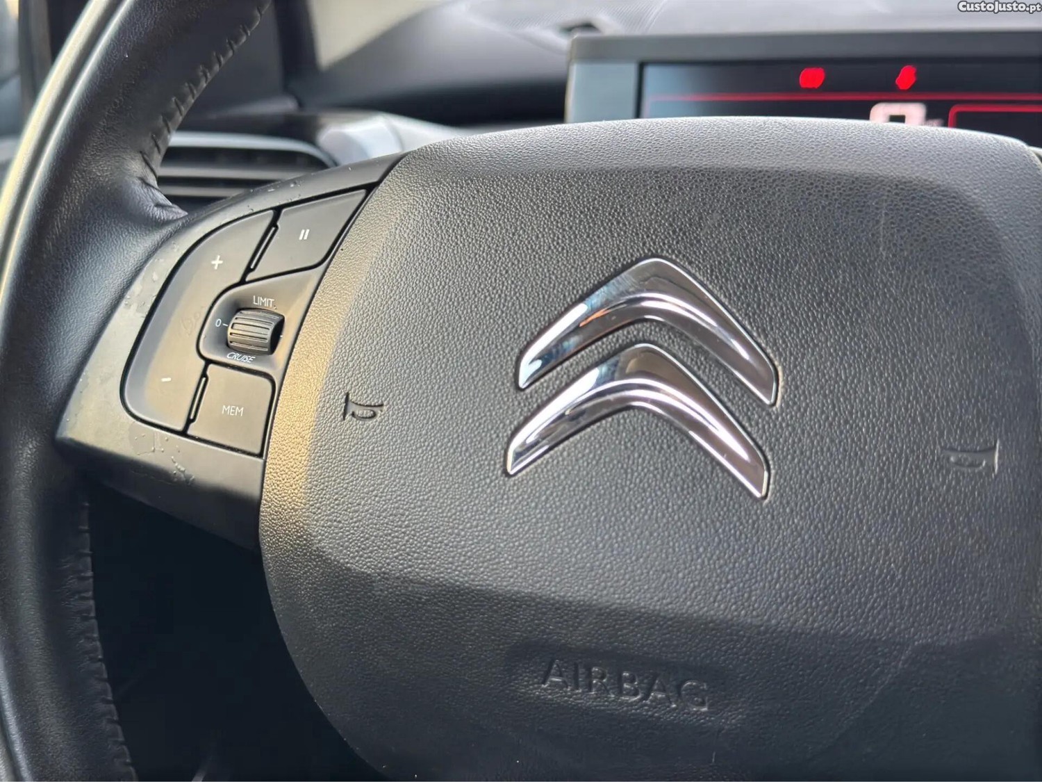 Citroën C4 1.6 BlueHDi Shine — fotografia 3
