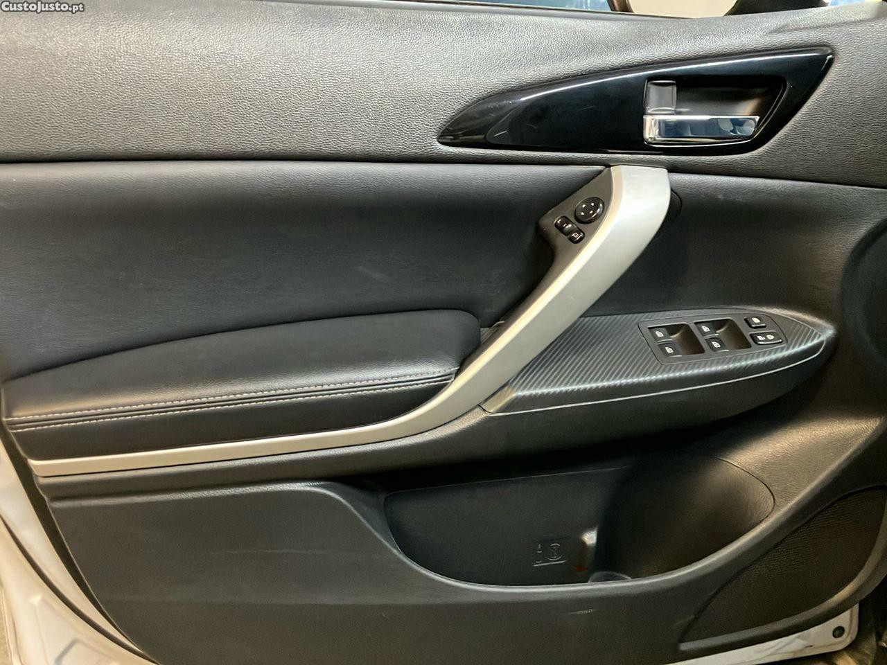 Mitsubishi Eclipse Cross 2.4 PHEV eMotion — fotografia 4