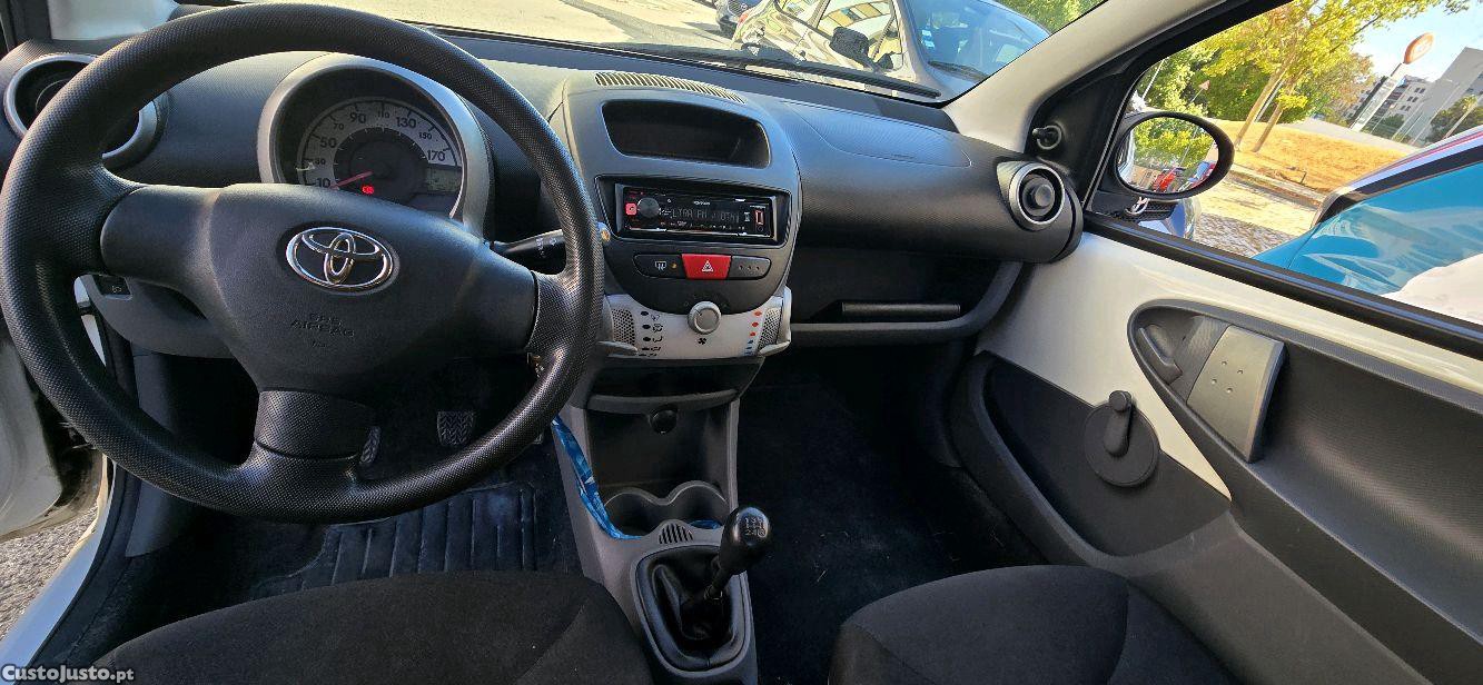 Toyota Aygo 1.0 VVT-i — fotografia 5