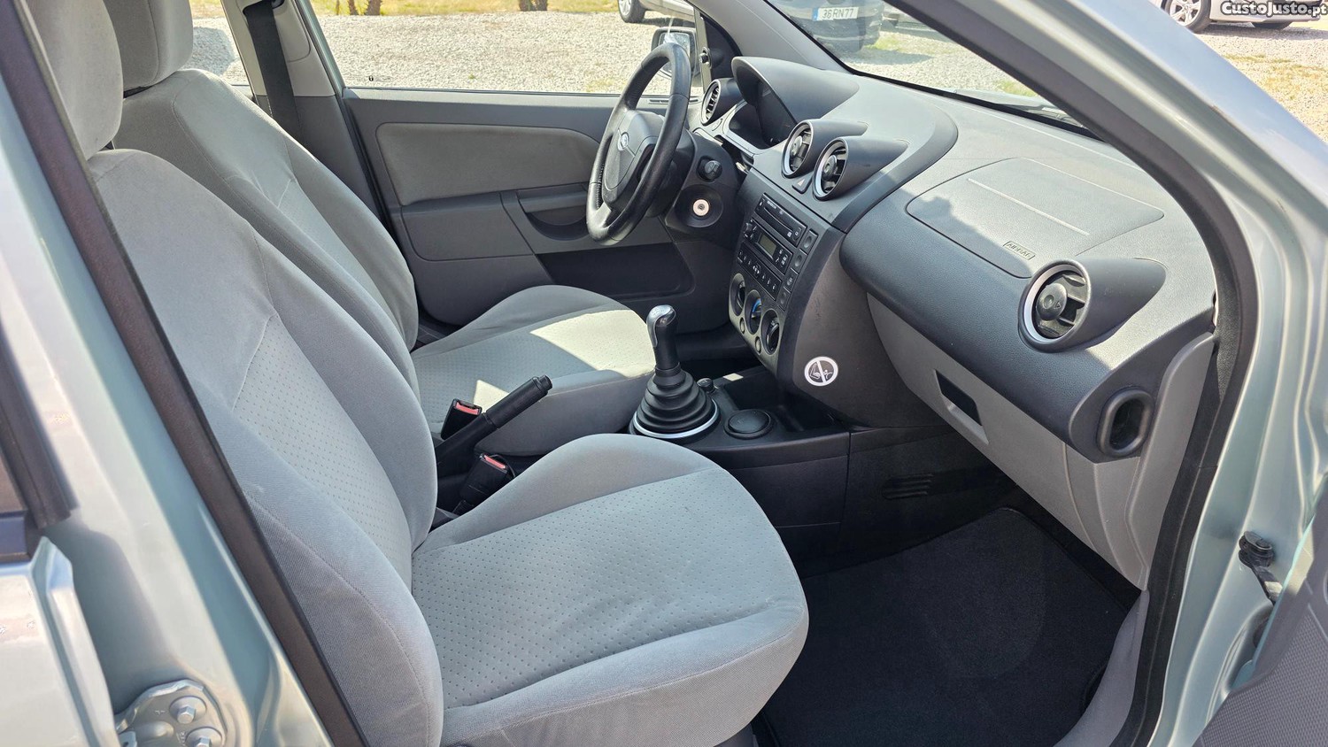 Ford Fiesta 1.25 16V Duratec 75cv — fotografia 3