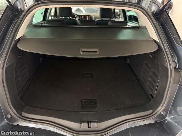 Renault Mégane iv sport tourer 1.5 BLUE DCI LIMITED — fotografia 6
