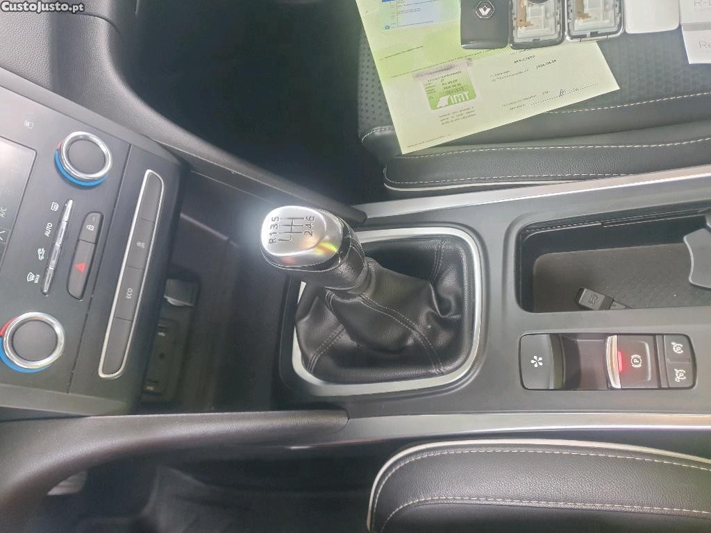 Renault Mégane Sport Tourer 1.5 Blue DCI Bose Edition 115cv — fotografia 13