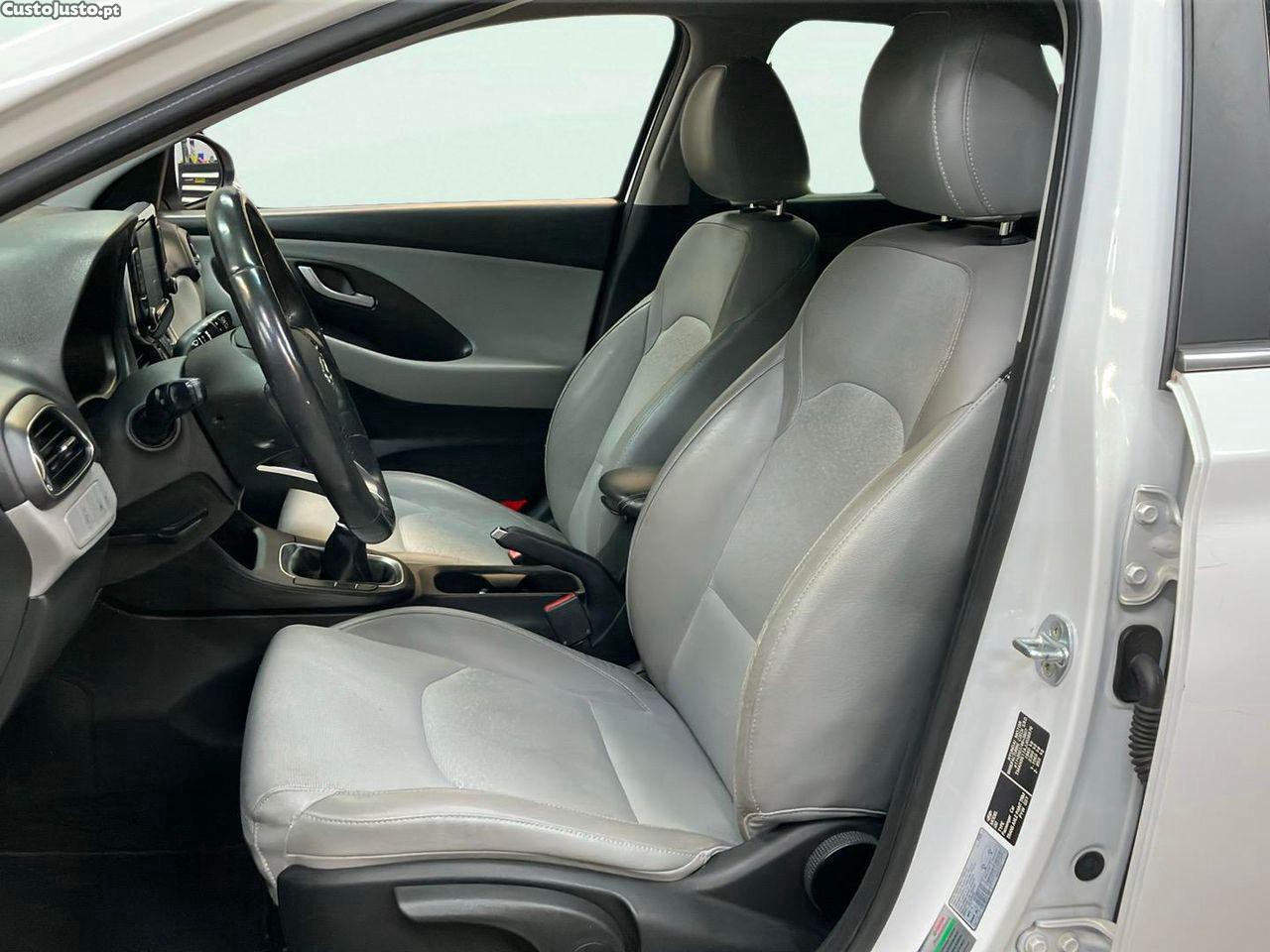 Hyundai i30 1.6 CRDI STyle — fotografia 10