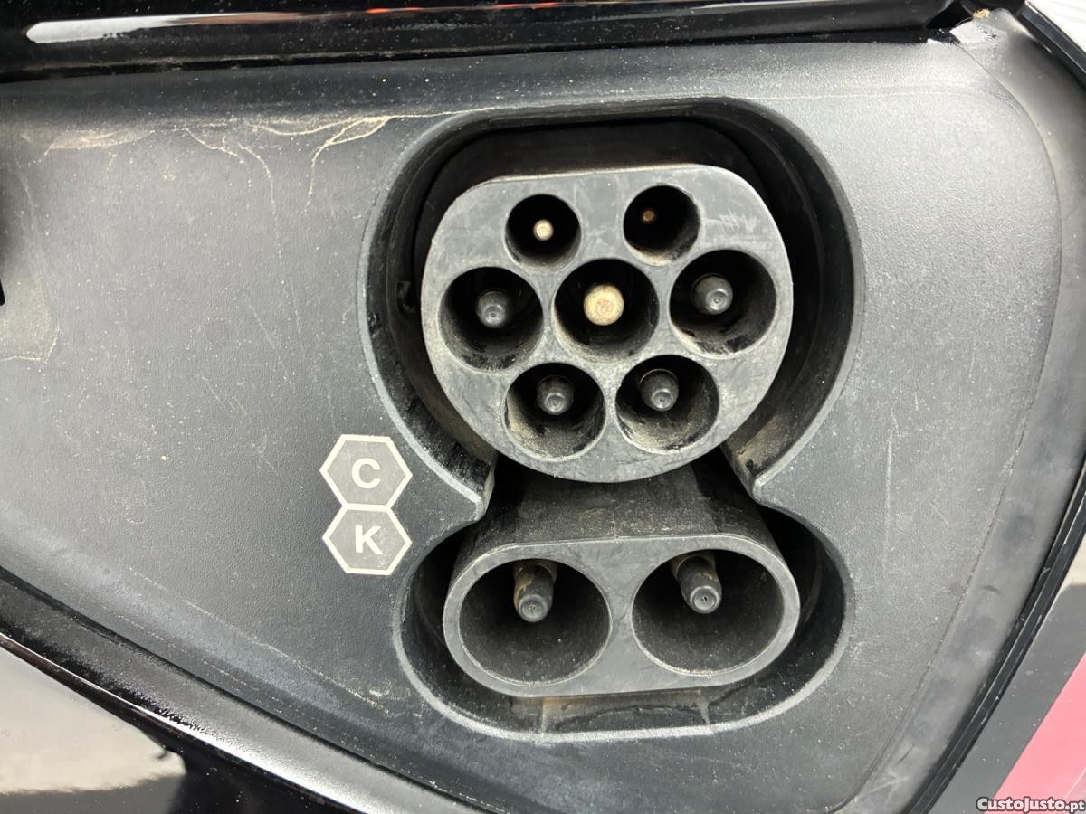 Tesla Model 3 Standard Range Plus RWD — fotografia 2