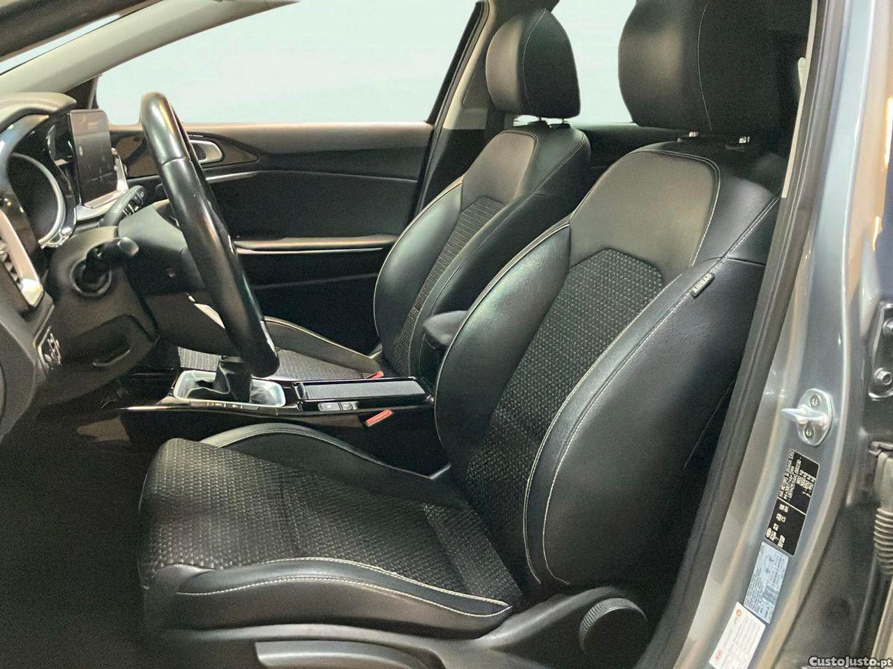 Kia Ceed 1.0 T-GDI GT Line — fotografia 11