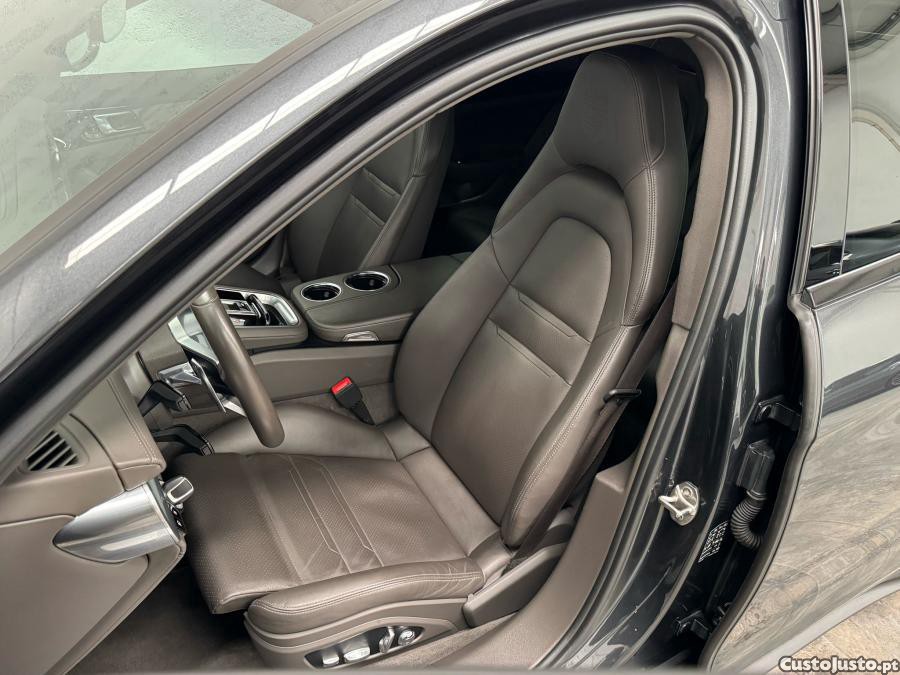 Porsche Panamera 4 E-Hybrid — fotografia 10