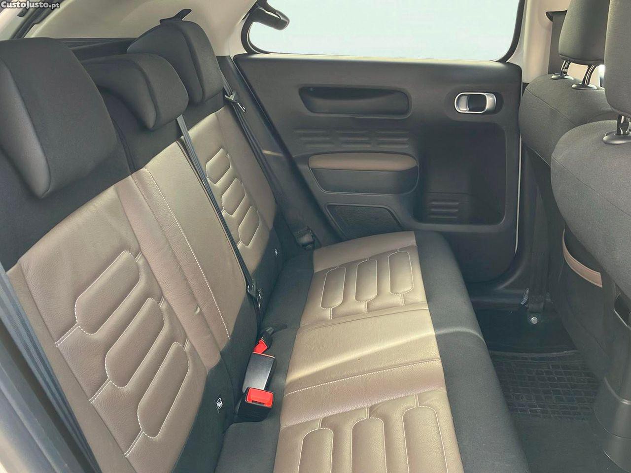 Citroën C4 Cactus 1.2 PureTech Shine — fotografia 3