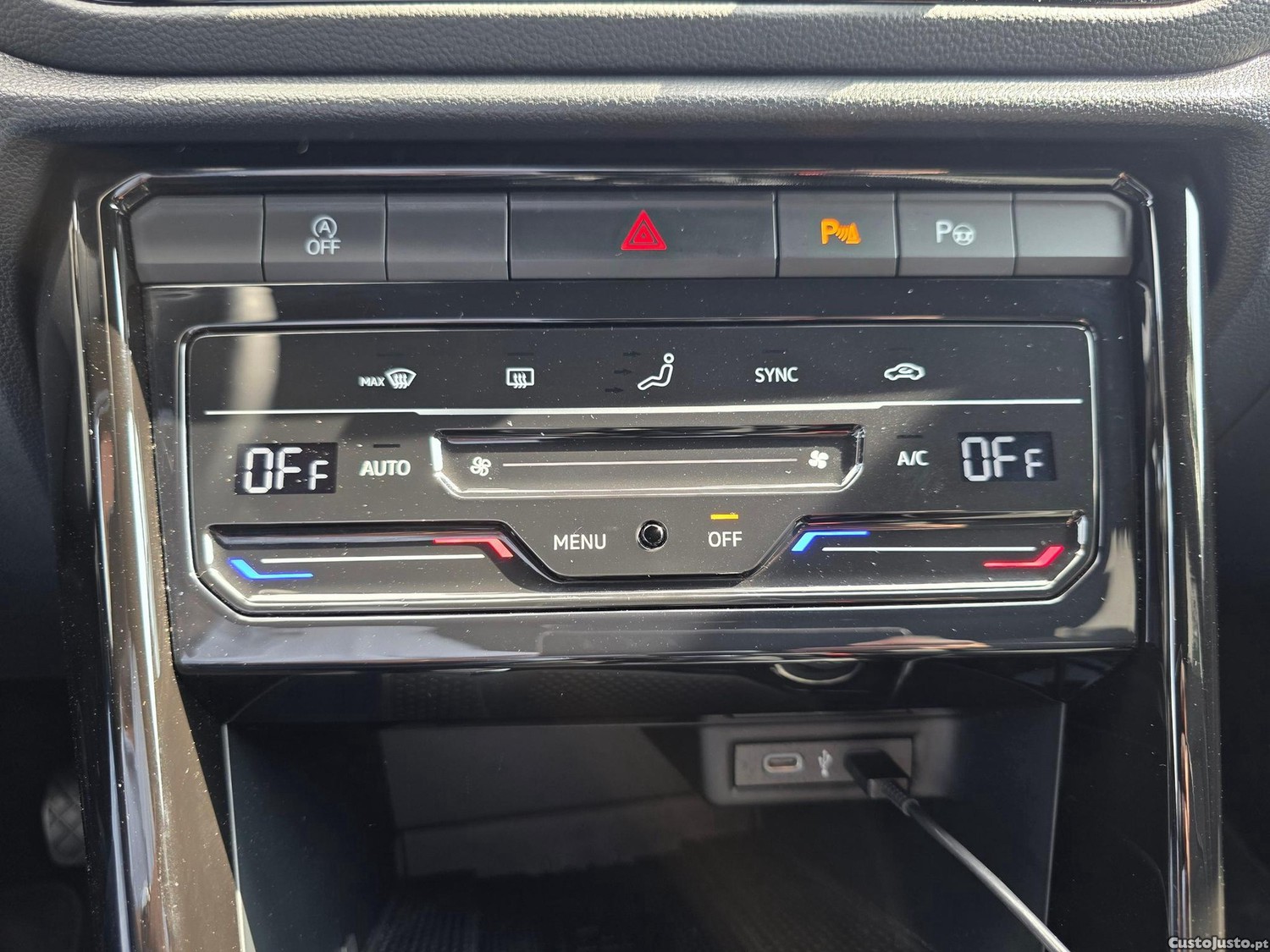 Volkswagen T-Roc 1.0 TSI Black Style — fotografia 18
