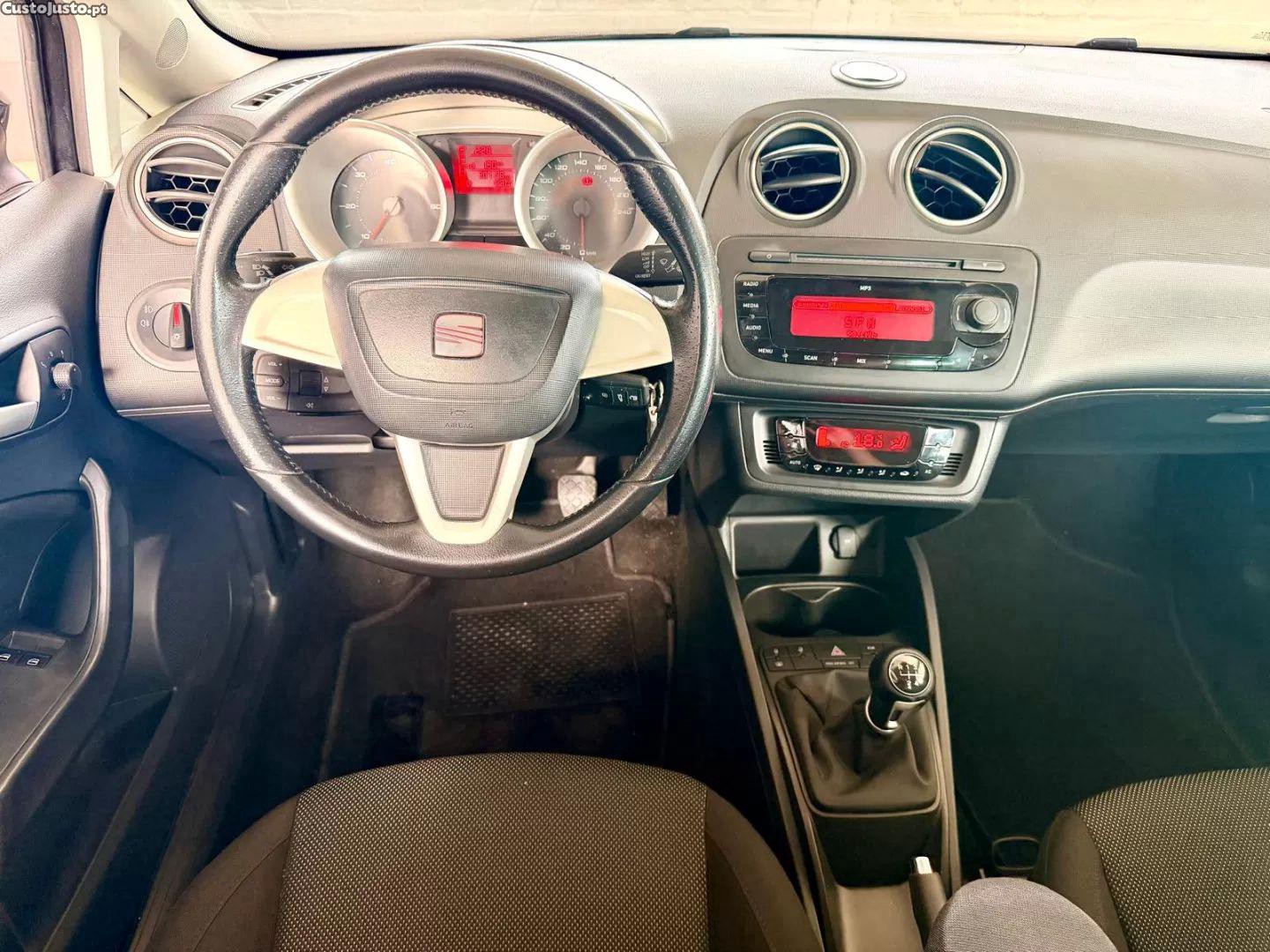 SEAT Ibiza 1.6 tdi sport dpf — fotografia 7