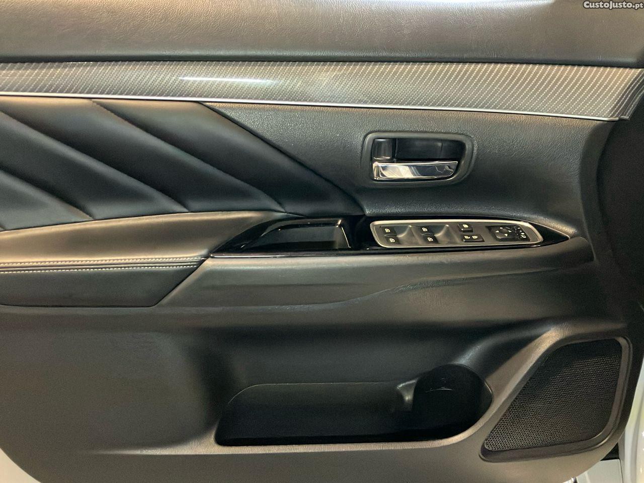 Mitsubishi Outlander 2.4 PHEV Instyle — fotografia 4