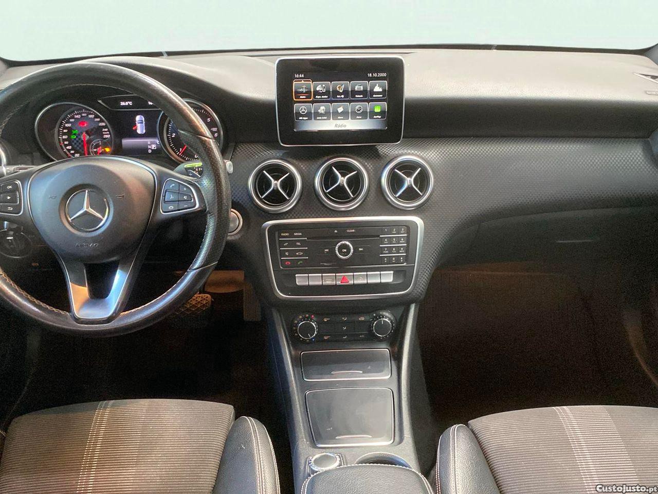 Mercedes-Benz A 180 d Urban Aut. — fotografia 5