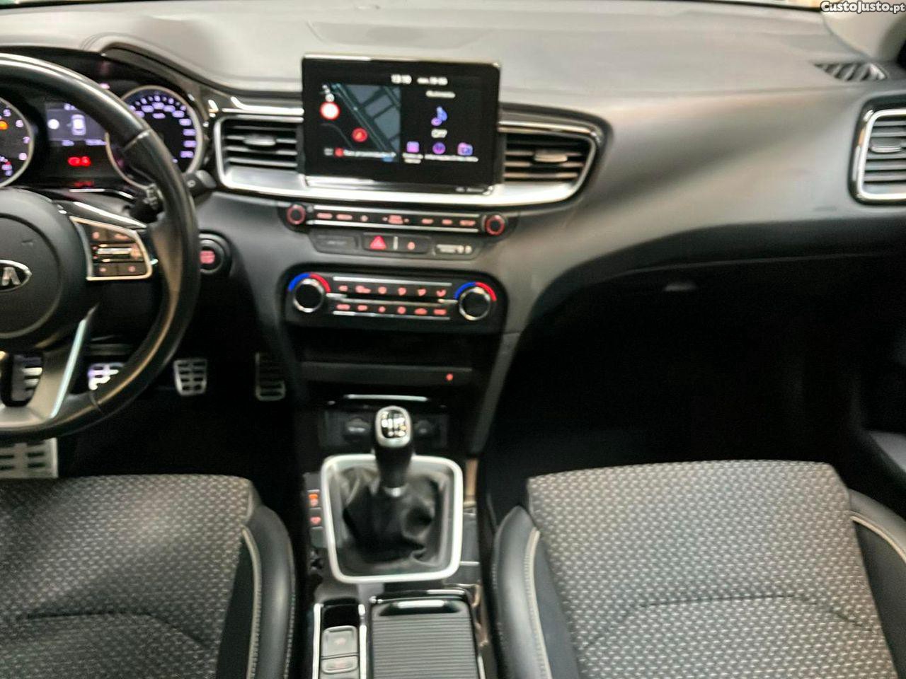 Kia Ceed 1.0 T-GDI GT Line — fotografia 16