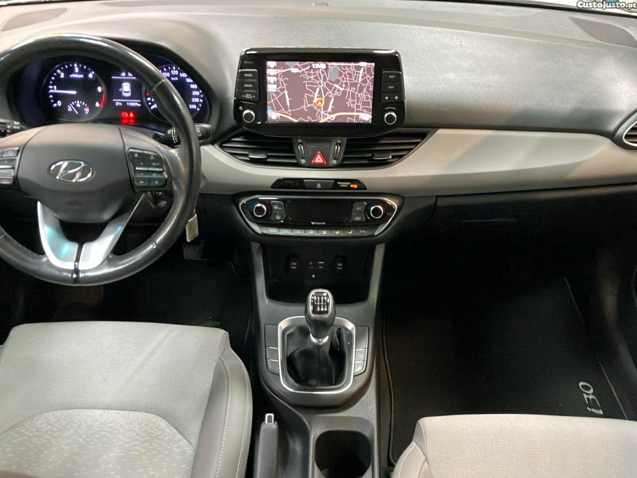 Hyundai i30 1.6 CRDI STyle — fotografia 14