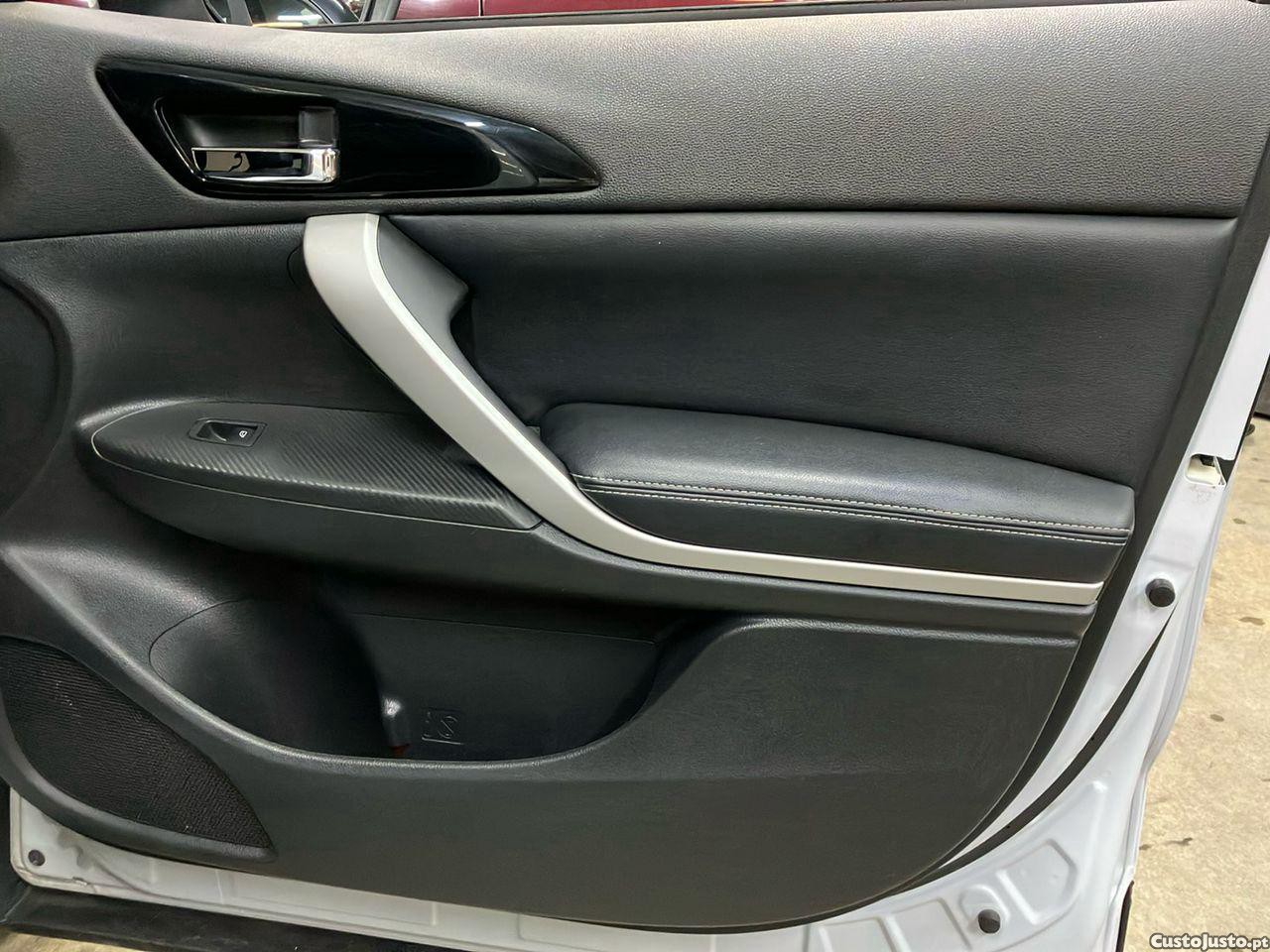 Mitsubishi Eclipse Cross 2.4 PHEV eMotion — fotografia 2