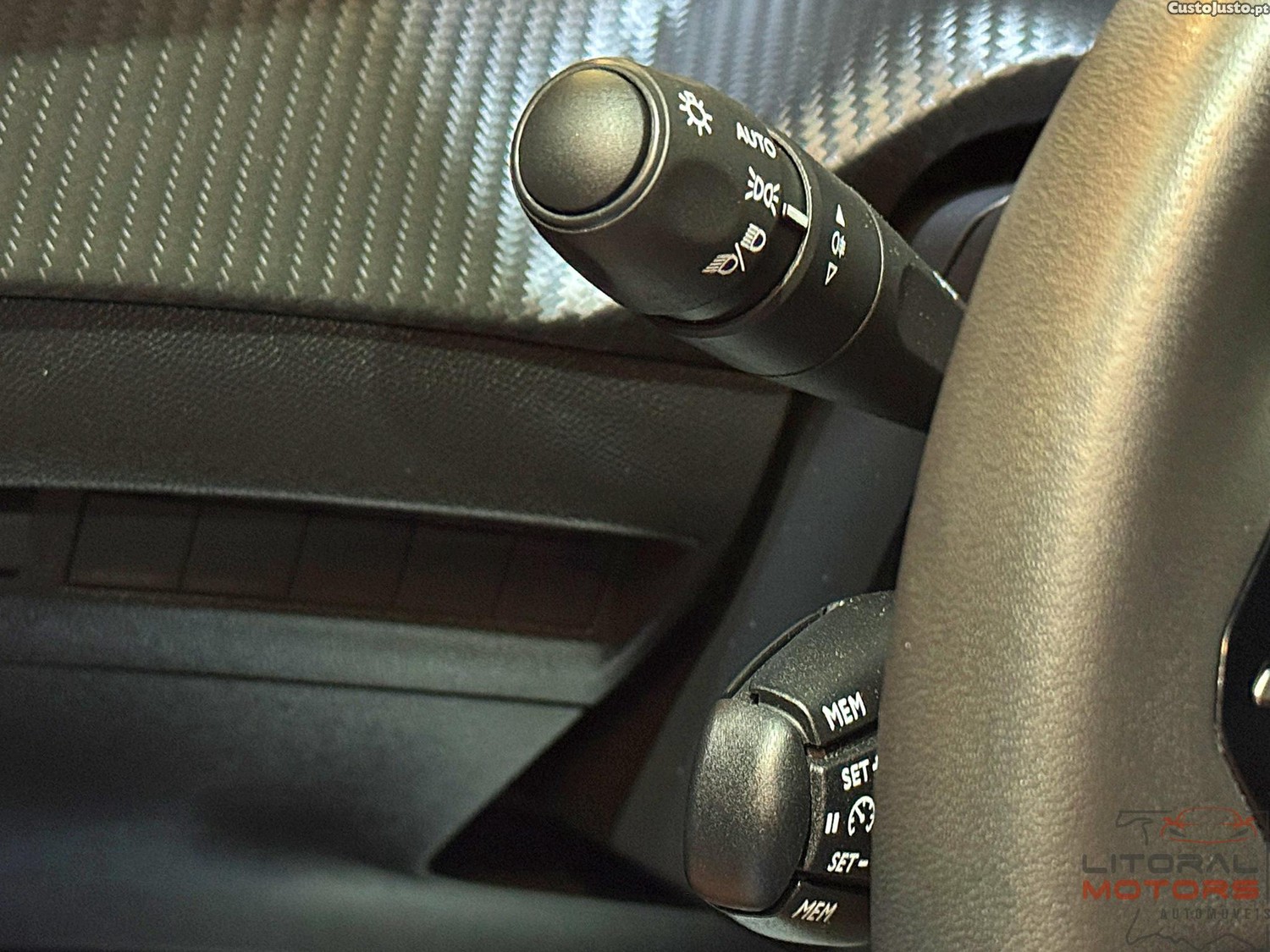 Peugeot 2008 1.2 PureTech Allure Pack — fotografia 4