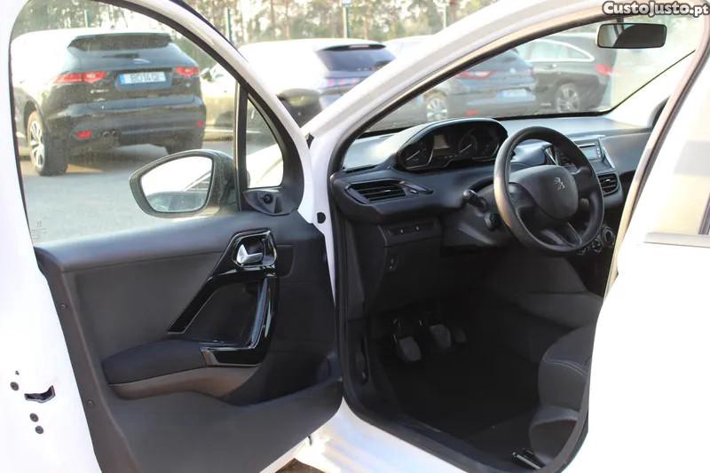 Peugeot 208 1.2 PureTech Access — fotografia 16
