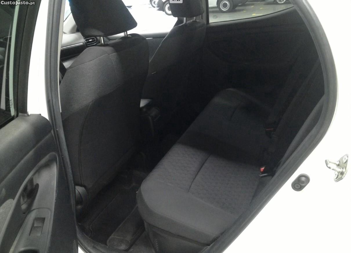 Toyota Yaris 1.5 HSD EXCLUSIVE (AUTO) — fotografia 2
