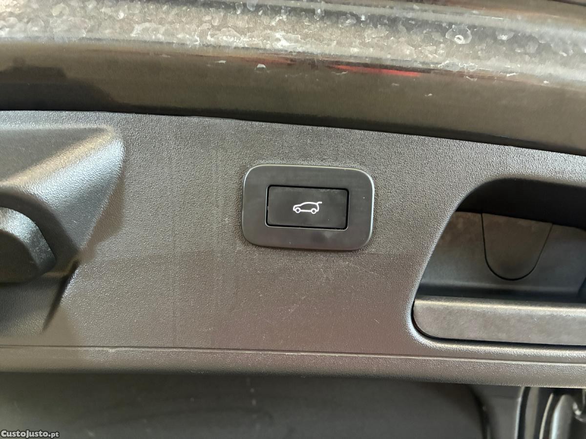 Jaguar E-Pace 1.5 P300e R-Dynamic SE AWD Aut. — fotografia 3