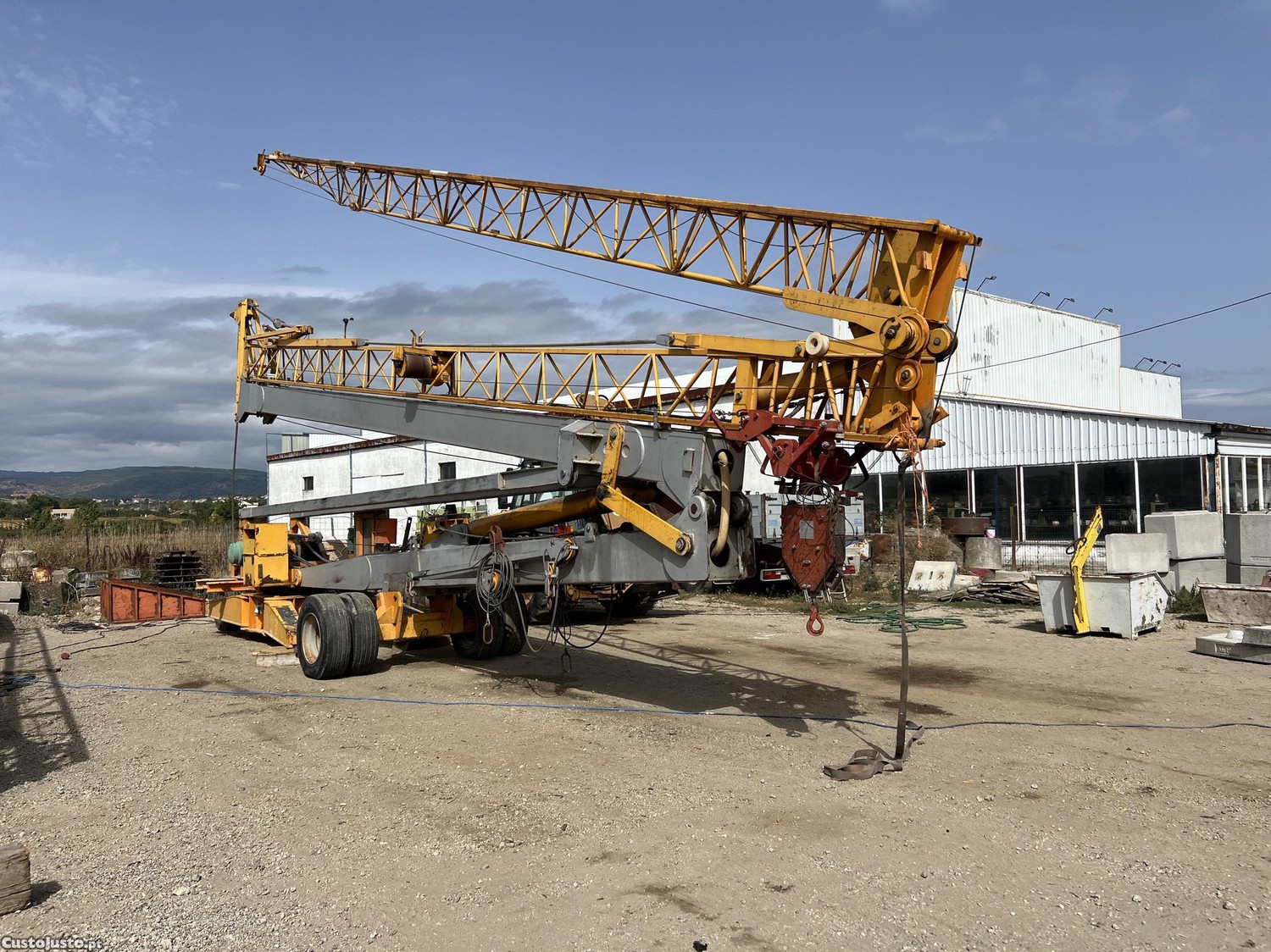 Grua 28 metros