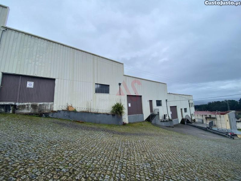 Armazém Com 230 M2 Com Licença Para Comércio E Indústria Em Nogueira, Lousada, Porto, Lousada