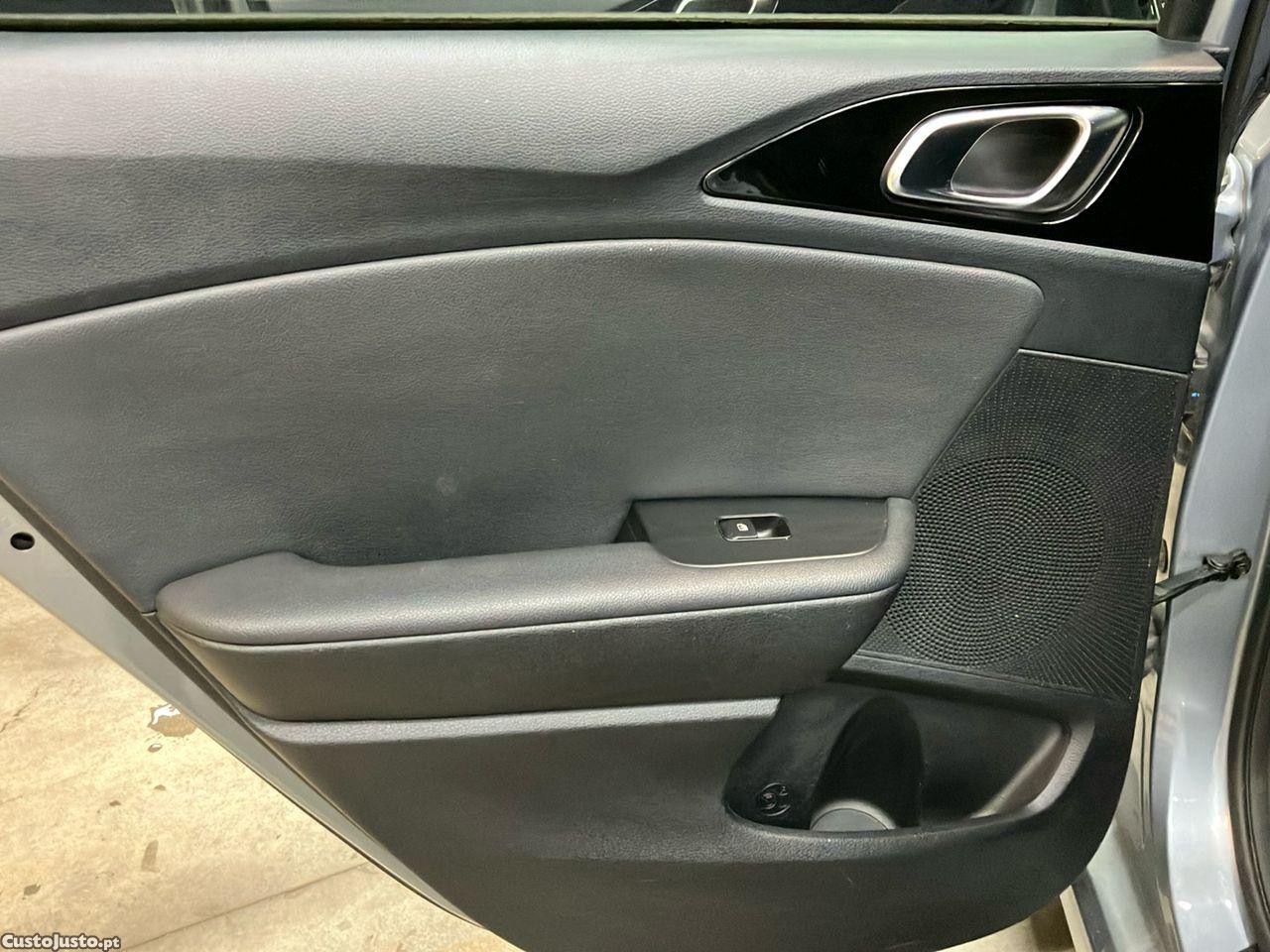 Kia Ceed 1.0 T-GDI GT Line — fotografia 4