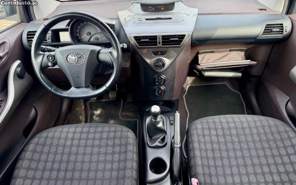 Toyota iQ 1.0 VVT-i — fotografia 8