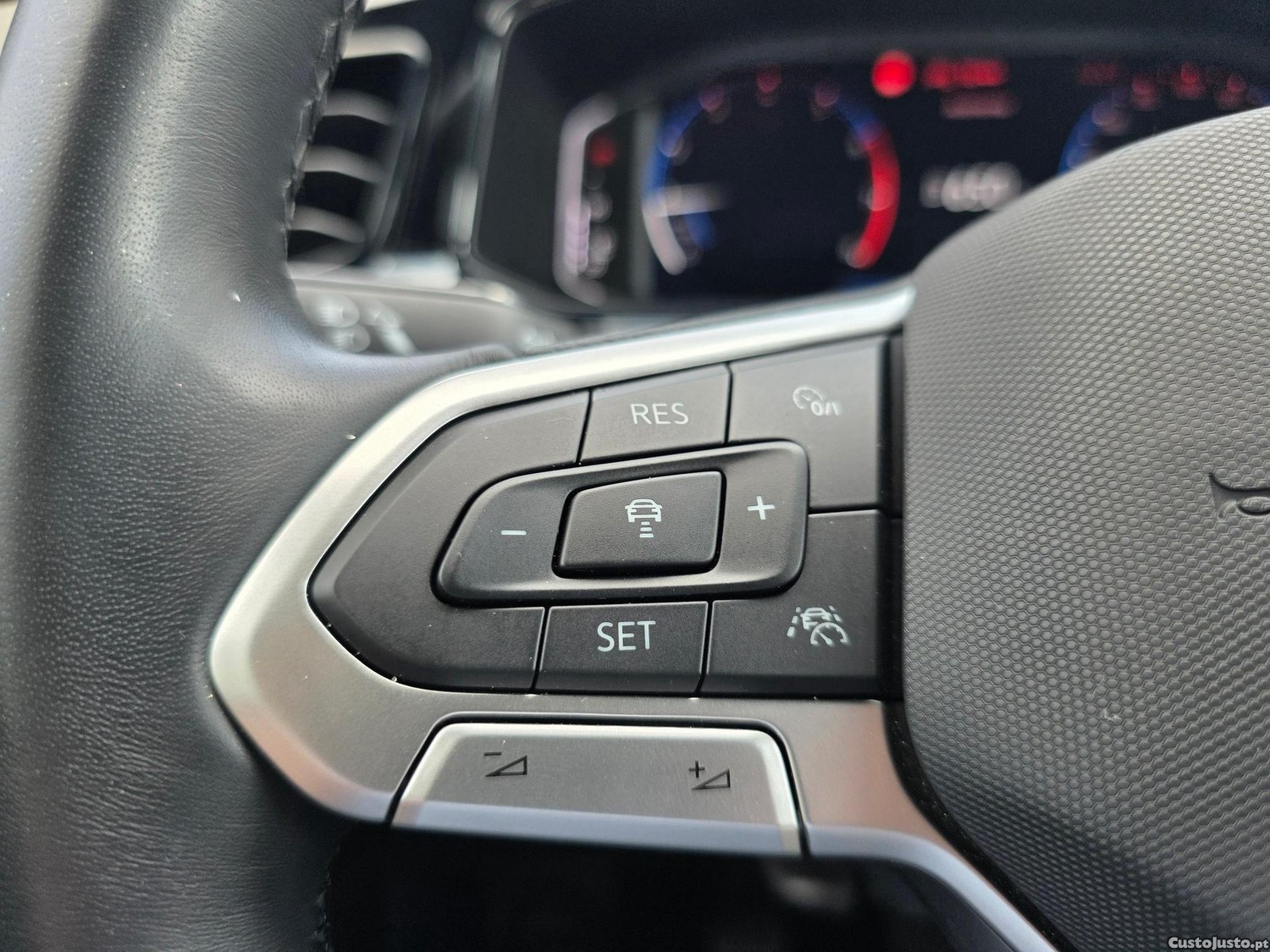 Volkswagen T-Roc 1.0 TSI Black Style — fotografia 15