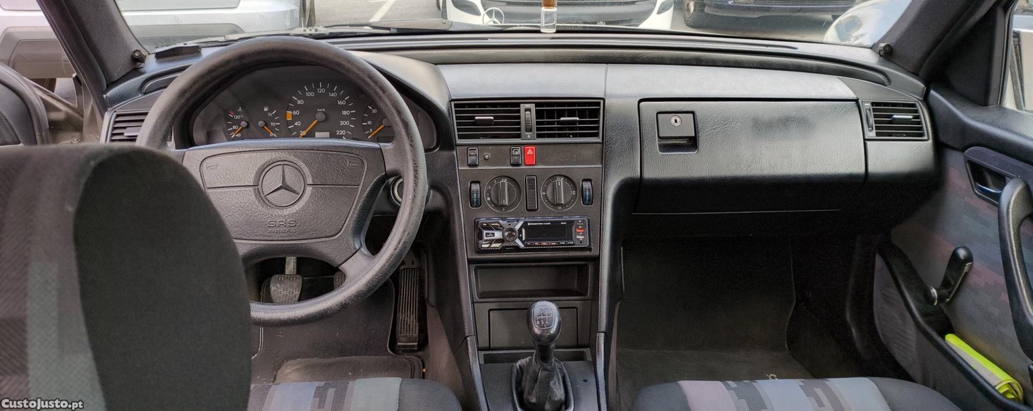 Mercedes-Benz C 220 W202 — fotografia 3