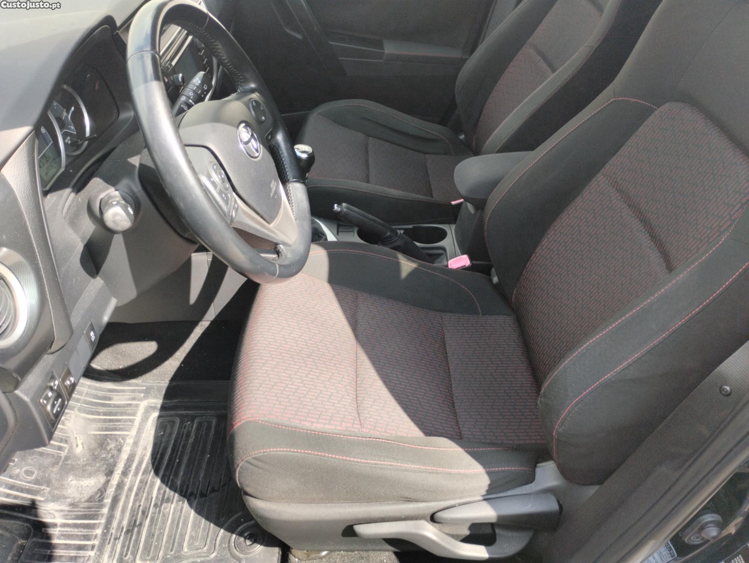 Toyota Auris ST Confort Nacional — fotografia 8