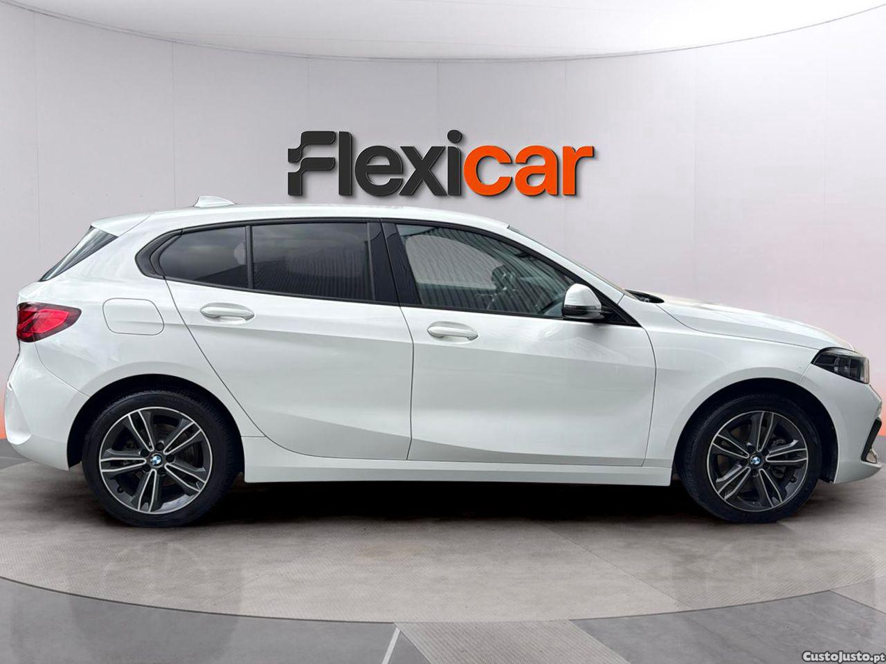 BMW 116 d Line Sport Auto — fotografia 16