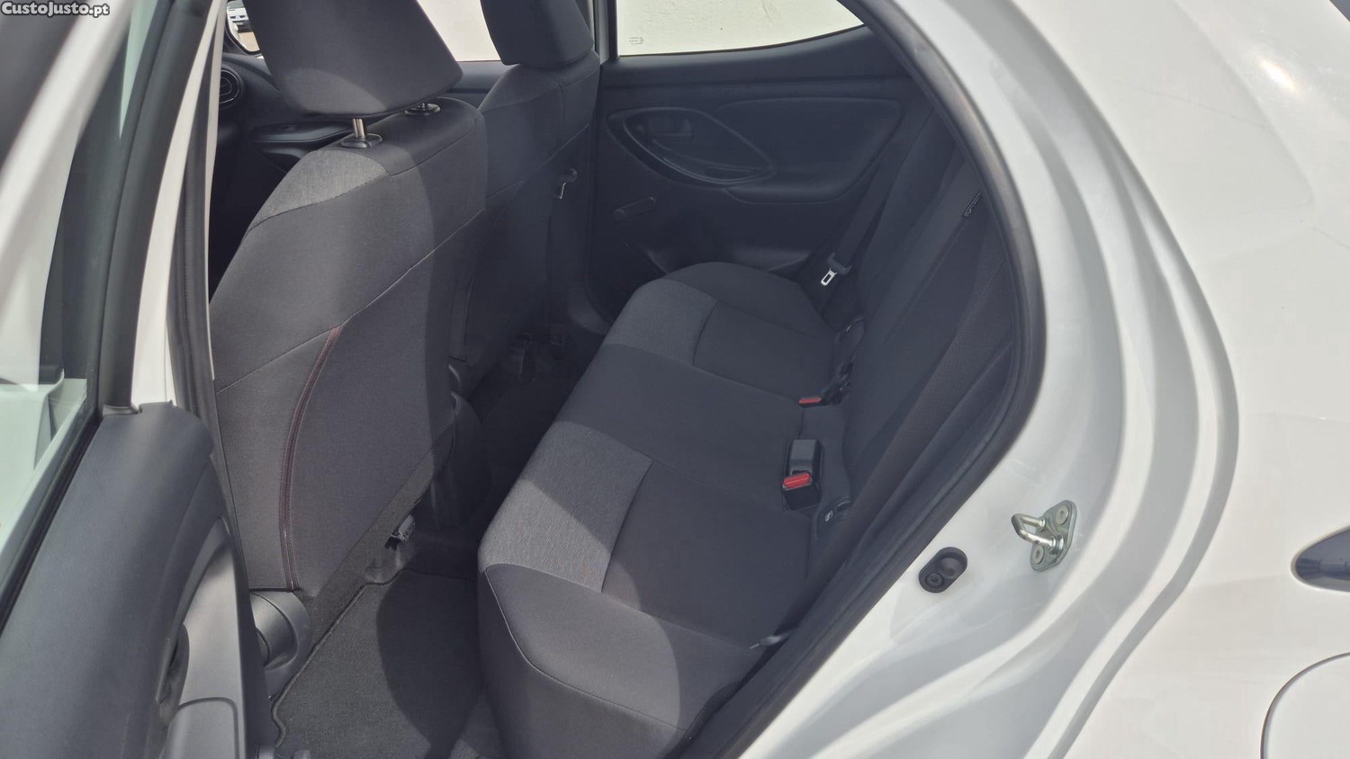 Toyota Yaris 1.0 VVT-iComfort — fotografia 2