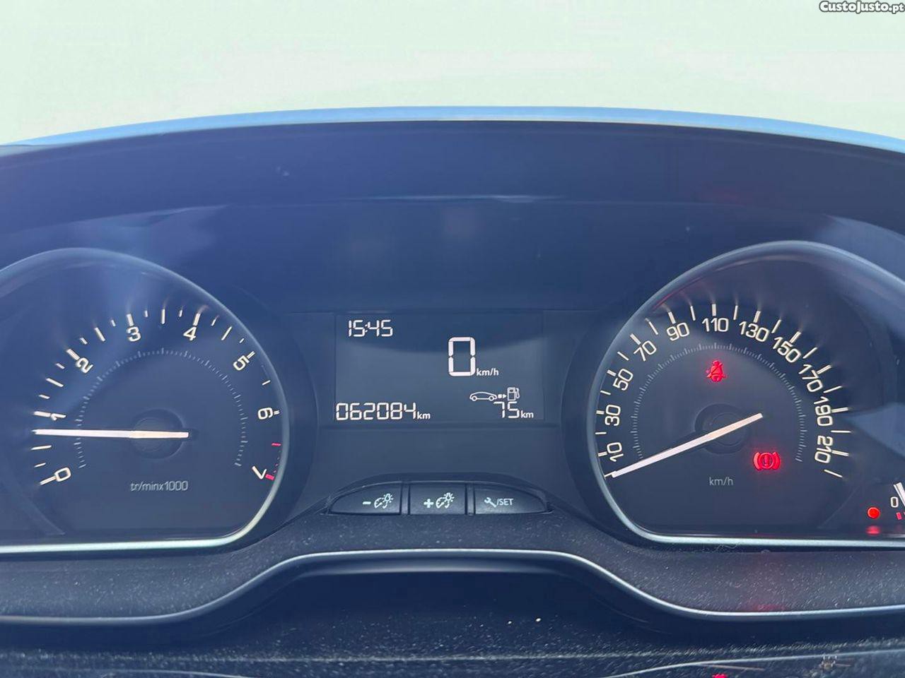 Peugeot 208 1.2 PureTech Style — fotografia 6