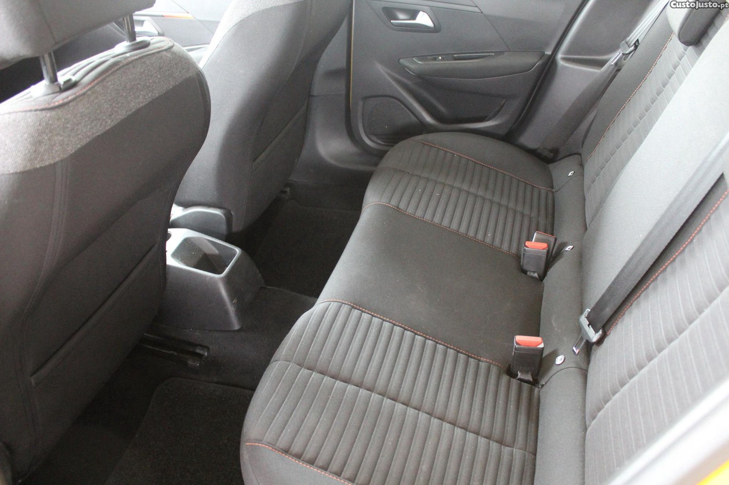 Peugeot 208 1.2 PureTech Active Pack — fotografia 13